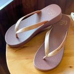 Women's Summer Solid Color Wedge Flip Flops, Fashionable Slip On Lightweight Beach Slides, Non-Slip Durable Sole Slides - Image 2